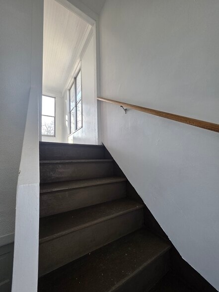 Building Photo - 833 10th St NW