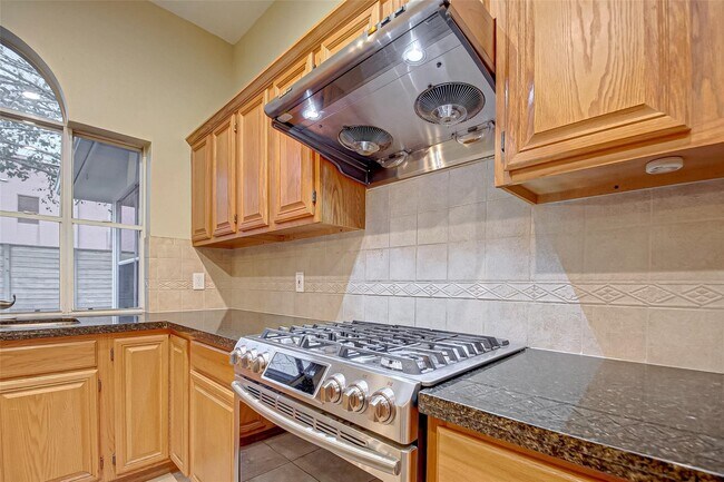 Building Photo - 4611 Summer Lakes