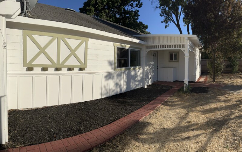 Building Photo - 657 Madrone Ave