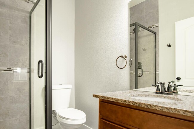 Building Photo - Polished Jefferson Park home with big front & backyards