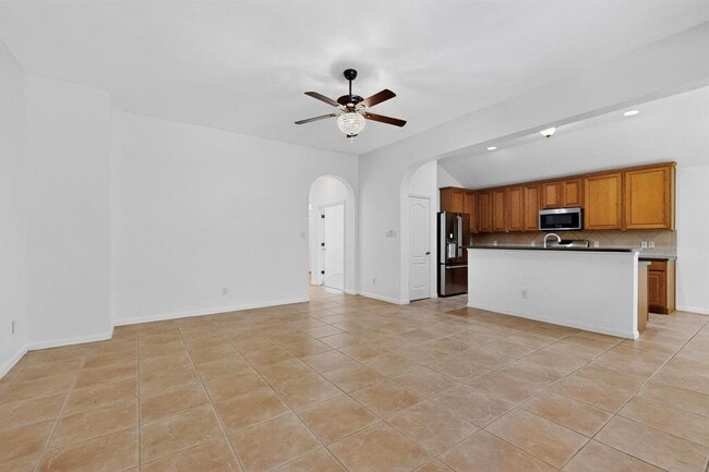 Building Photo - 360 Canterbury Dr