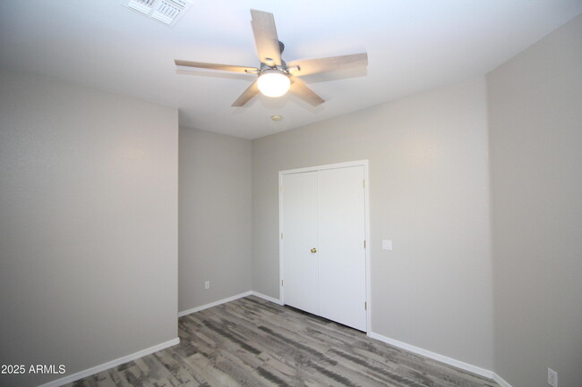 Building Photo - 8166 W Rose Garden Ln
