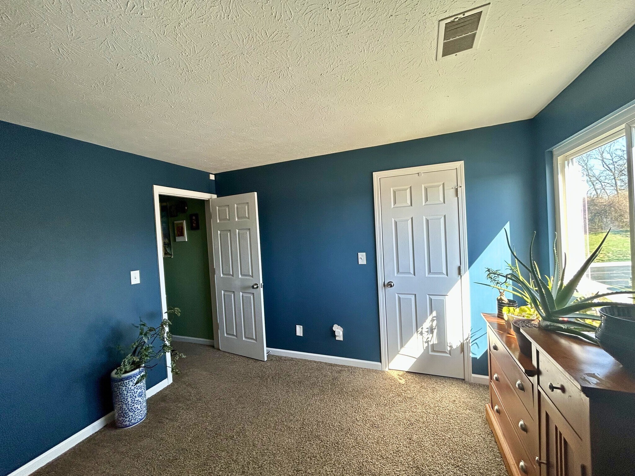 Building Photo - 8831 Eagleview Dr