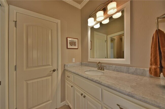 Building Photo - 16828 Little Leaf Ln