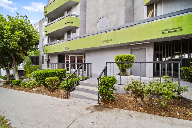 Primary Photo - 511 S Park View St