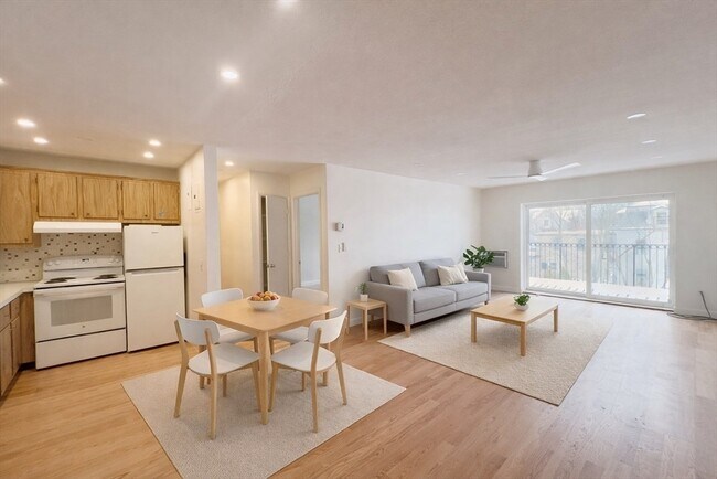 Building Photo - 25 Custer St