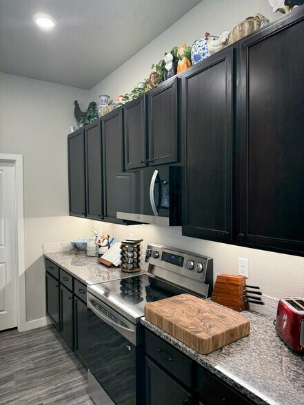 Kitchen - 2409 Bastrop Ave