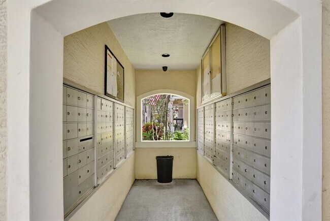 Building Photo - 5820 W Sample Rd