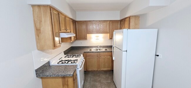 Building Photo - 318 W Naperville Rd