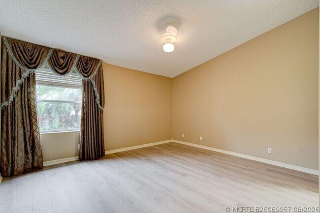 Building Photo - 6183 Floral Lakes Dr