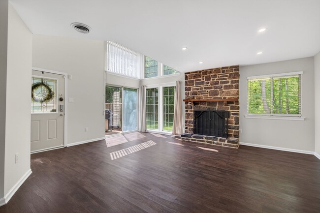 Building Photo - Beautifully Renovated Single-Level Condo in Hatboro-Horsham