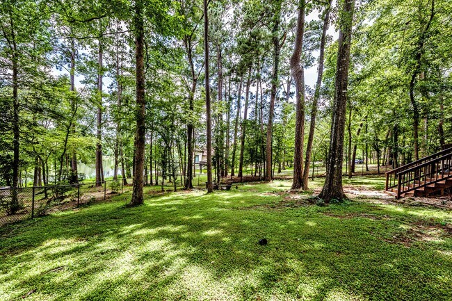 Building Photo - 1801 Camellia Ct