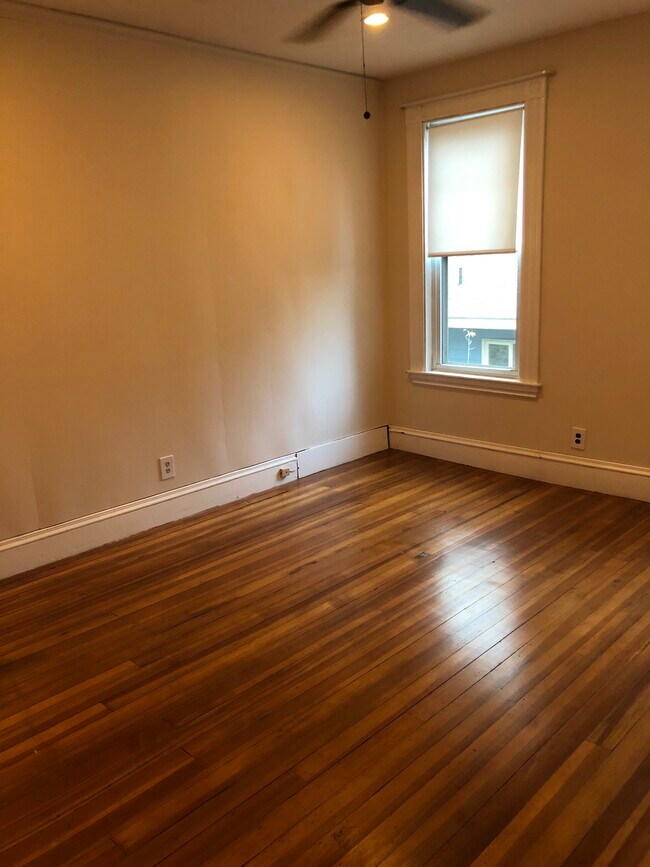 Building Photo - 72 Leicester St