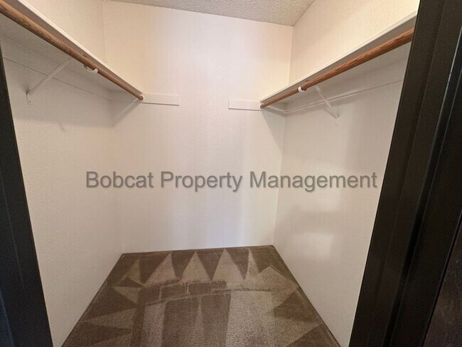 Building Photo - 400 S Saliman Rd