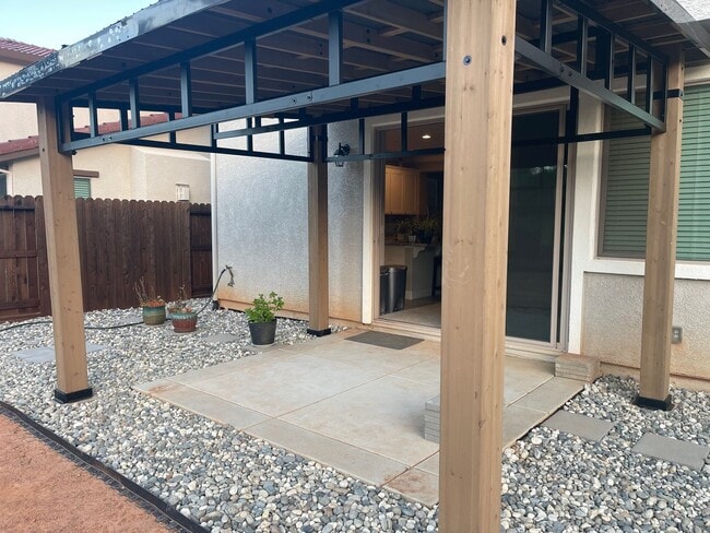 Building Photo - Large Wildflower Home