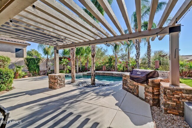 Building Photo - 13059 E Poinsettia Dr