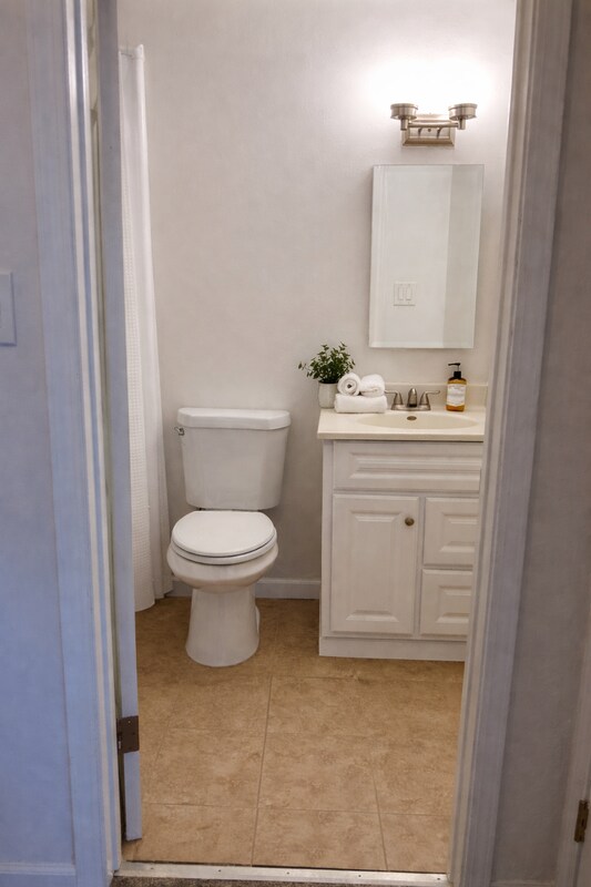 Building Photo - 5062 Rhode Island Dr