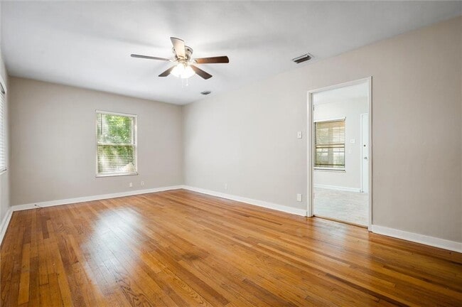 Building Photo - 321 Thornhill Cir