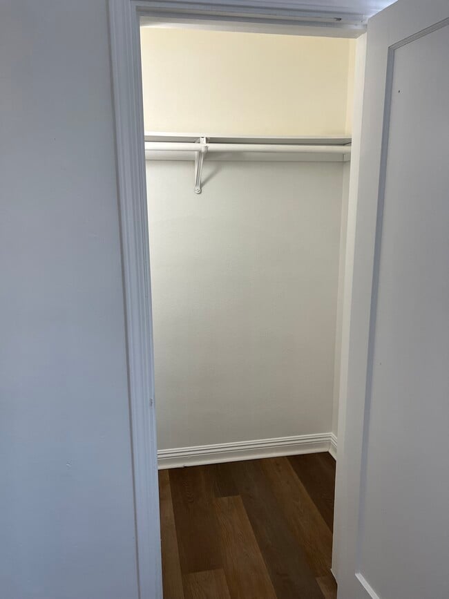 Building Photo - 6403 S Vermont Ave