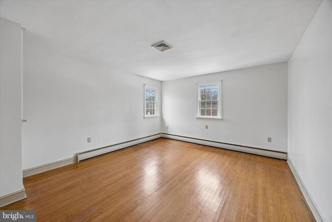 Building Photo - 76 Birch Ln