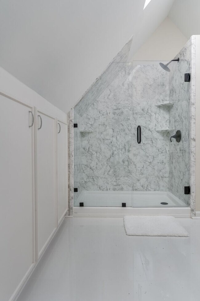 Building Photo - Leasing Now! - Charming 3-Bed, 2-Bath Stone Cottage in Shandon/Wales Garden - Walk to 5 Points!