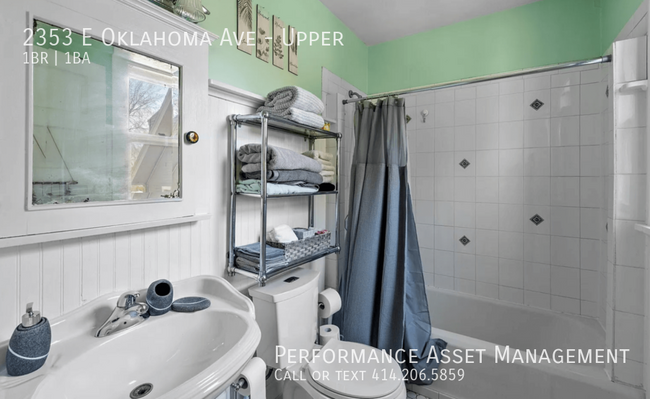 Building Photo - Upper unit in a desirable Bay View location