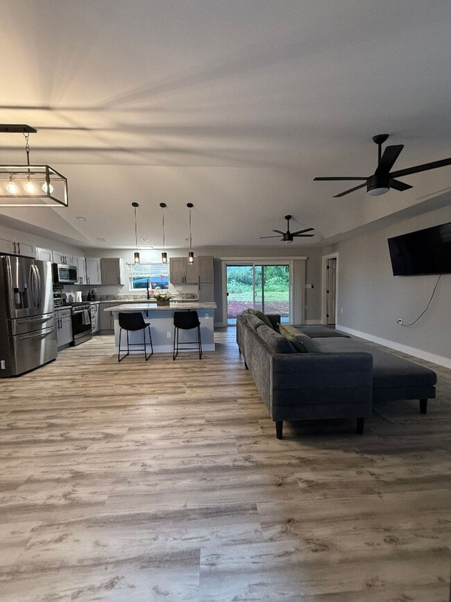 Building Photo - 3 Bedroom Unit in Keaau