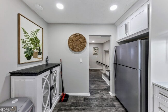 Building Photo - 3715 Clearwater Dr