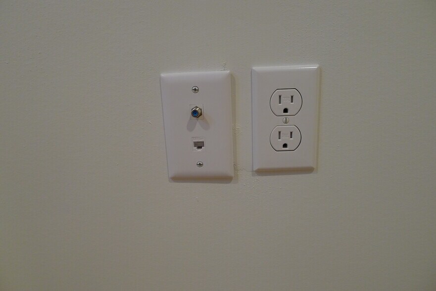 Building Photo - 278 Valley View Road