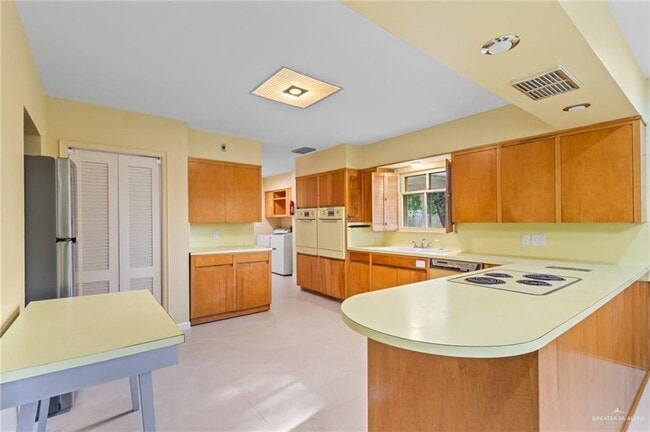 Building Photo - 28 W Austin Blvd