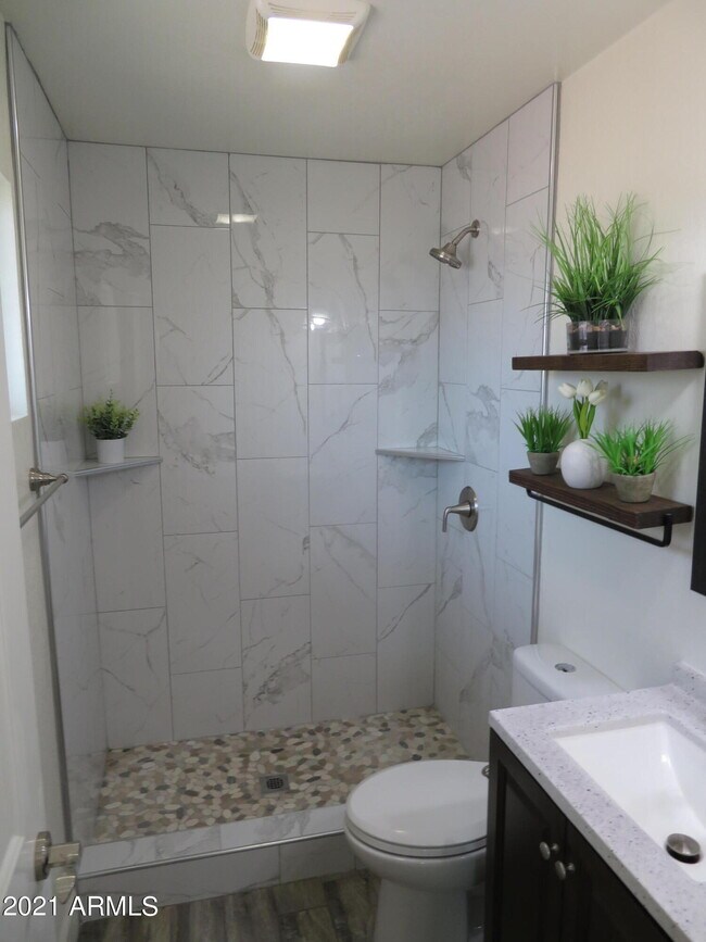 Building Photo - 2156 E Jerome Ave