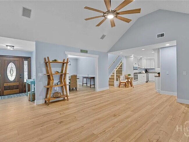 Building Photo - 115 E Coquena Cir
