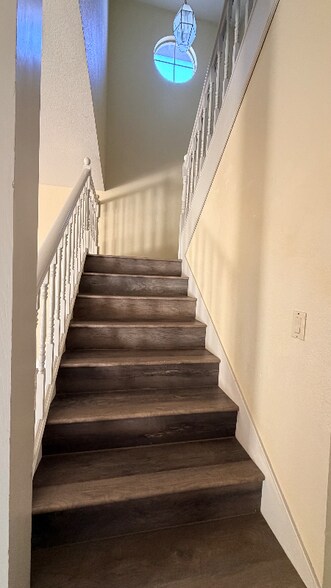 Building Photo - 1169 Zumstein Ct