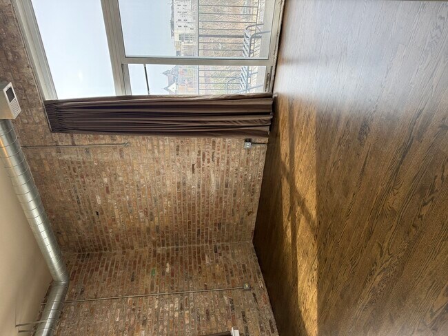 Building Photo - 949 N Willard Ct