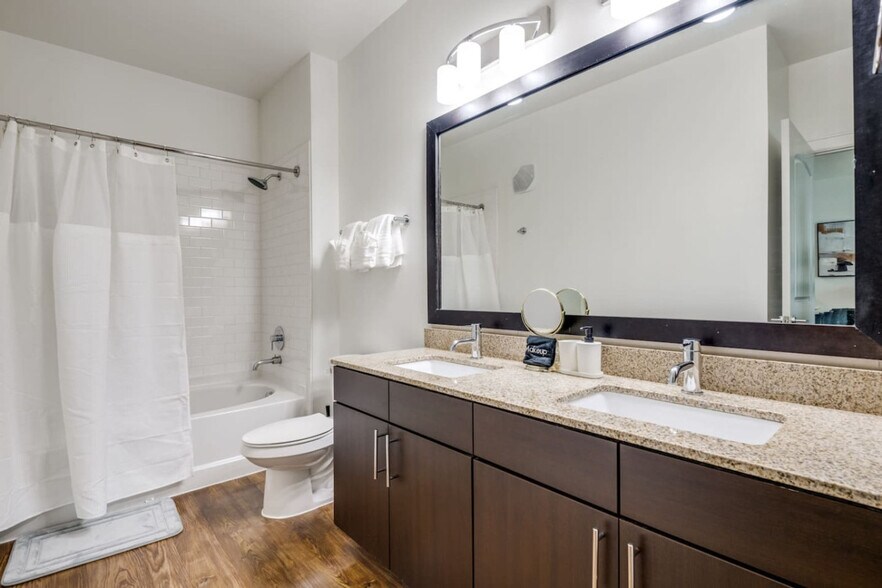 Building Photo - 5250 Town and Country Blvd