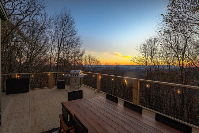 Building Photo - 585 Granny Lewis Ln