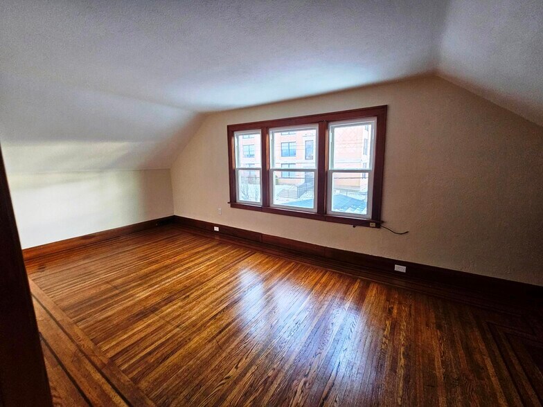 Building Photo - 536 Winspear Ave