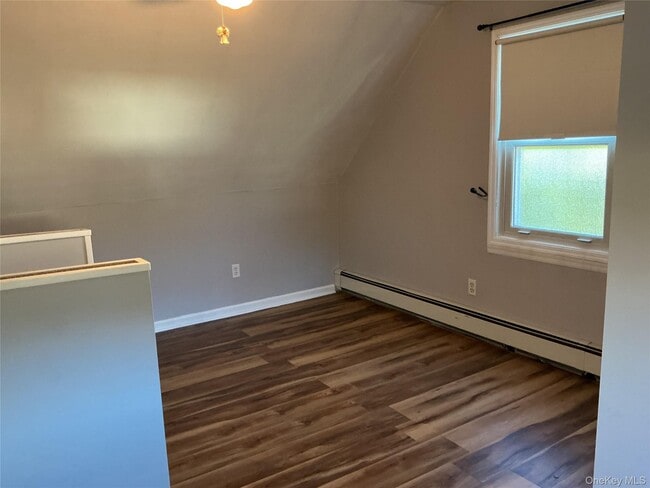 Building Photo - 4 Hitchcock Ln