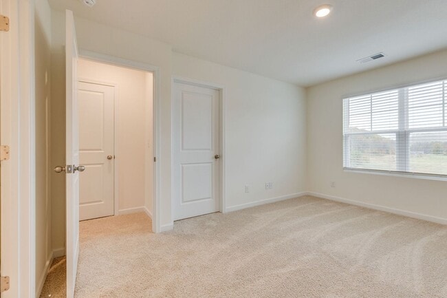 Building Photo - New 3BR Townhome in Saylor’s Place – Modern Finishes & Prime Jonesborough Location