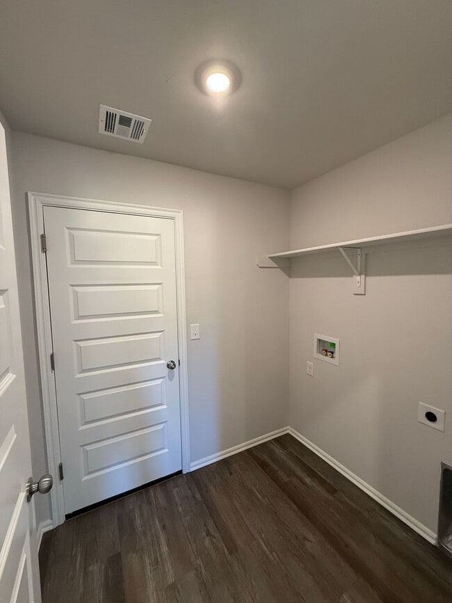 Building Photo - Brand New Spacious 3 Bedroom Home in Musta...