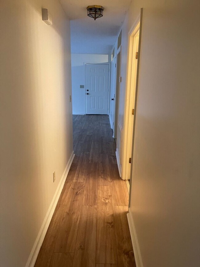 Building Photo - 3 Bedroom / 2 Bath Apt  Kingsport TN