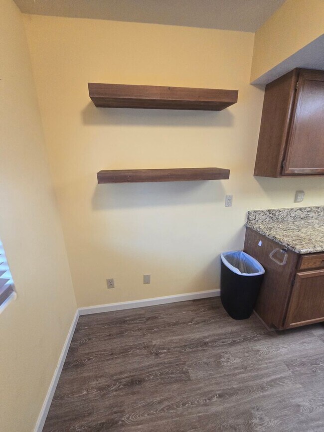 Building Photo - Beautiful 2 bedroom, 2 bath Condo available