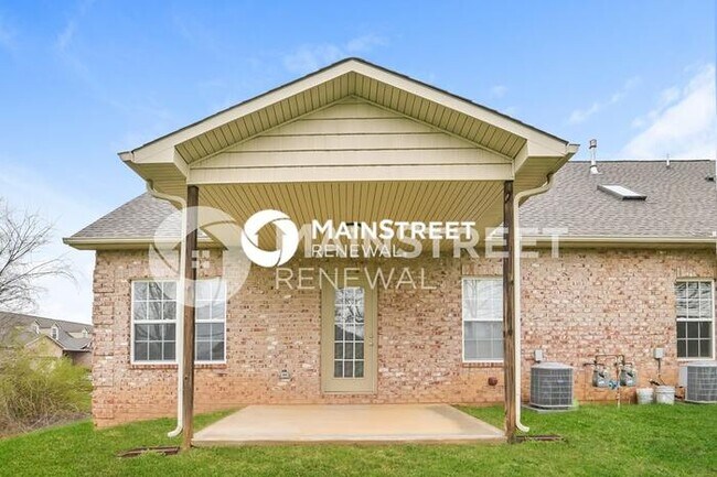Building Photo - 3 Bedroom Pet-Friendly Home in Corryton, TN with Main Street Renewal