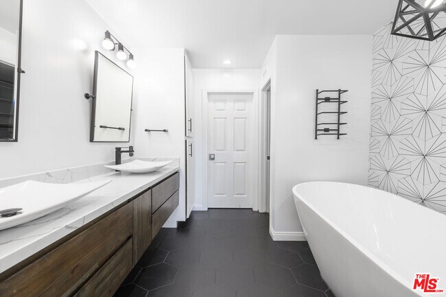 Building Photo - 11667 Gorham Ave