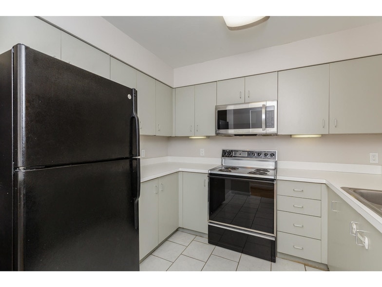 Building Photo - 5600 Waterman Blvd