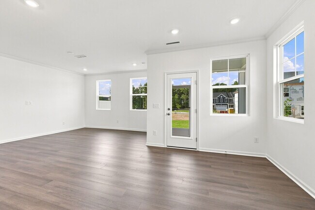 Building Photo - 219 Deercroft Dr