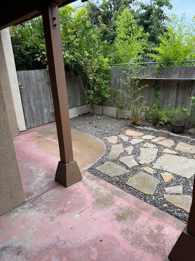 Building Photo - 2 Bedroom 2 Bath Condo in Chula Vista - $2595 a month