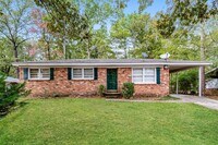 Building Photo - $1250! 3Bed/1Bath in Center Point! Availab...