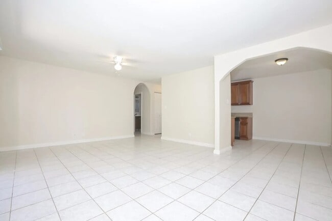 Building Photo - 363 Bard St
