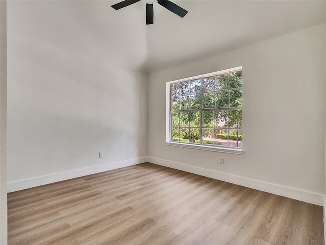 Building Photo - 246 Cedar Elm Ln